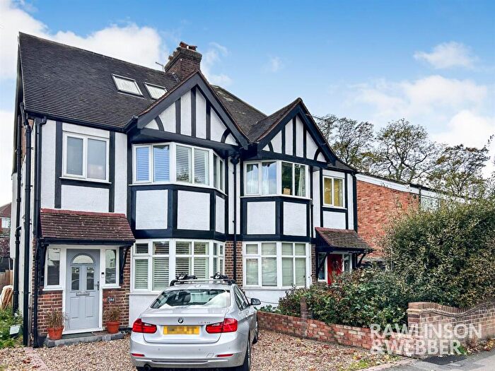 4 Bedroom Semi Detached House For Sale In Walton Road, West Molesey, KT8