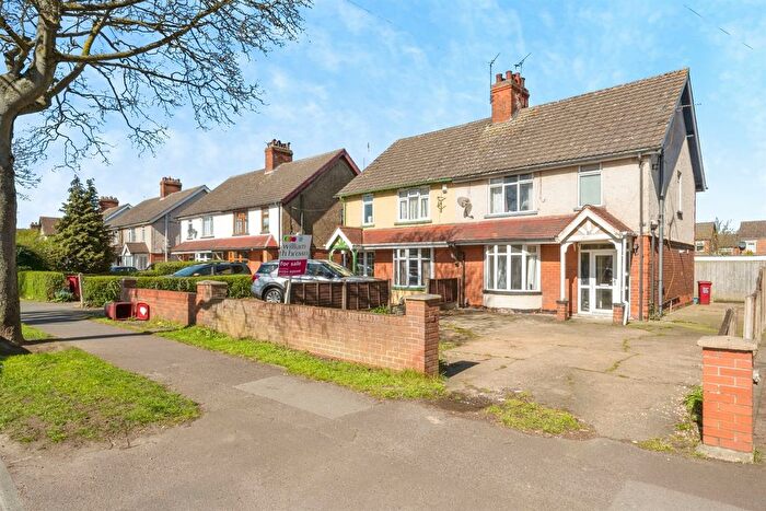 3 Bedroom Semi Detached House For Sale In Burringham Road, Scunthorpe, DN17