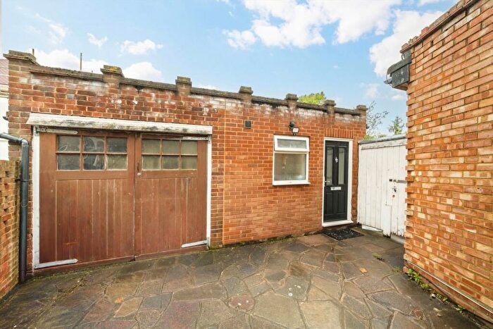 Flat To Rent In Torver Road, Harrow, HA1