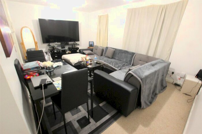 2 Bedroom Flat To Rent In Cumberland Place, London, SE6