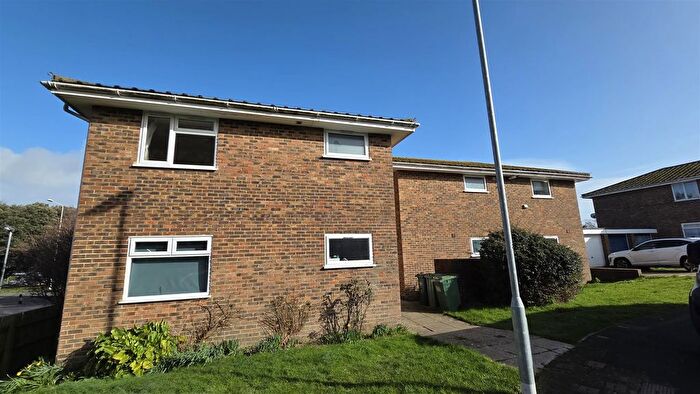 2 Bedroom Flat To Rent In Rushlake Crescent, Eastbourne, BN21