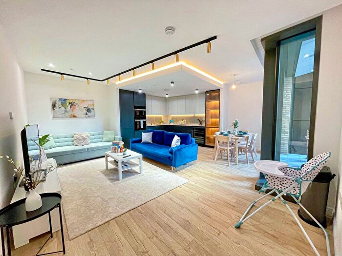 2 Bedroom Flat To Rent In London Borough Of Hackney, EC1V