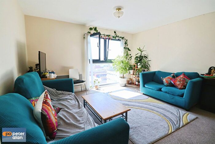 2 Bedroom Flat For Sale In Landmark Place, Cardiff, CF10