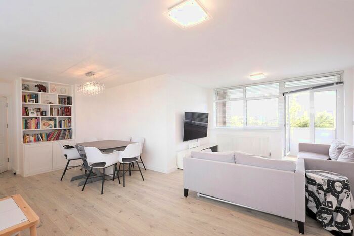 2 Bedroom Flat To Rent In The Grange, Ealing, W13
