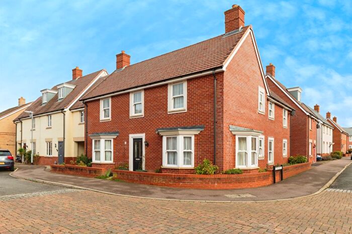 4 Bedroom Detached House For Sale In Fennel Avenue, Stotfold, Hitchin, SG5