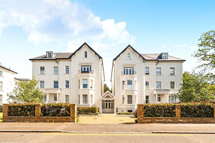 3 Bedroom Flat For Sale In Oak Hill Road, Surbiton, KT6