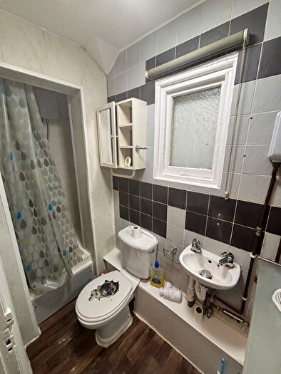 Studio To Rent In The Avenue, Worcester Park, KT4