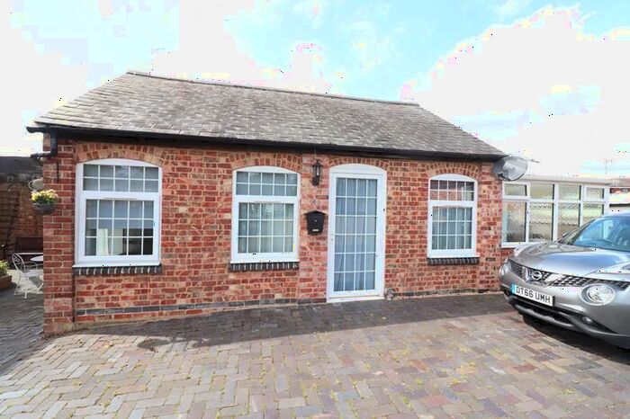 1 Bedroom Bungalow To Rent In Harborough Road, Rushden, NN10