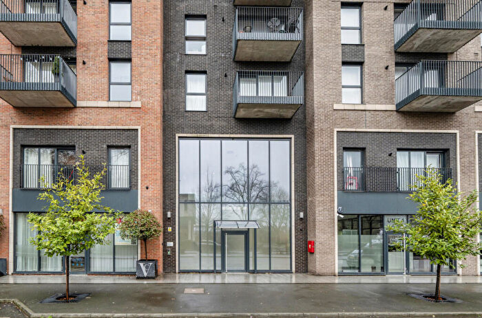 2 Bedroom Apartment For Sale In Victoria Avenue, Southend-on-Sea, Essex, SS2