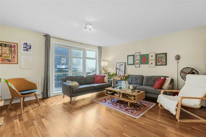 1 Bedroom Apartment To Rent In Goswell Road, London, EC1V