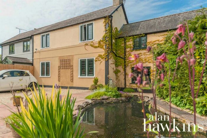 3 Bedroom Cottage For Sale In Bushton, SN4