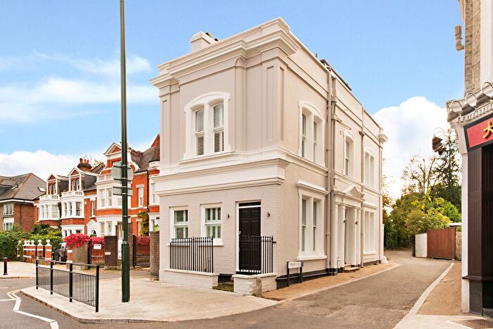 4 Bedroom Detached House To Rent In Friars Stile Road, Richmond, TW10