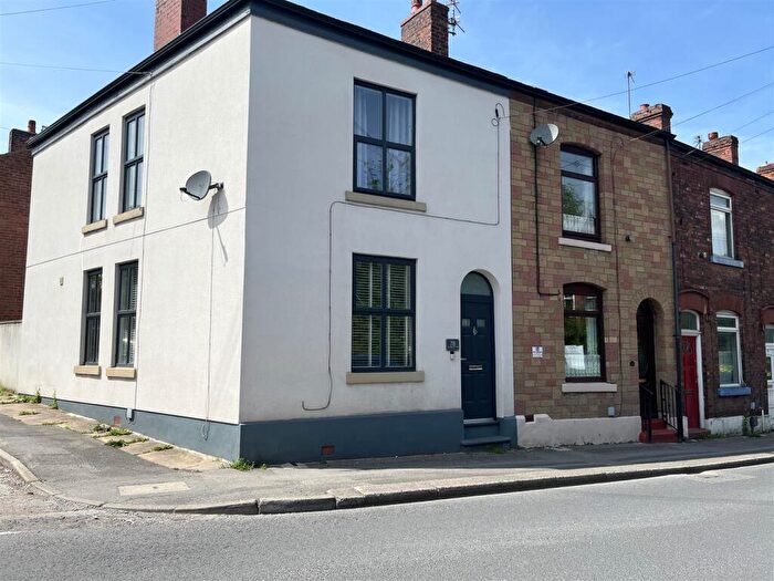 2 Bedroom End Of Terrace House For Sale In Stockport Road, Hyde, SK14
