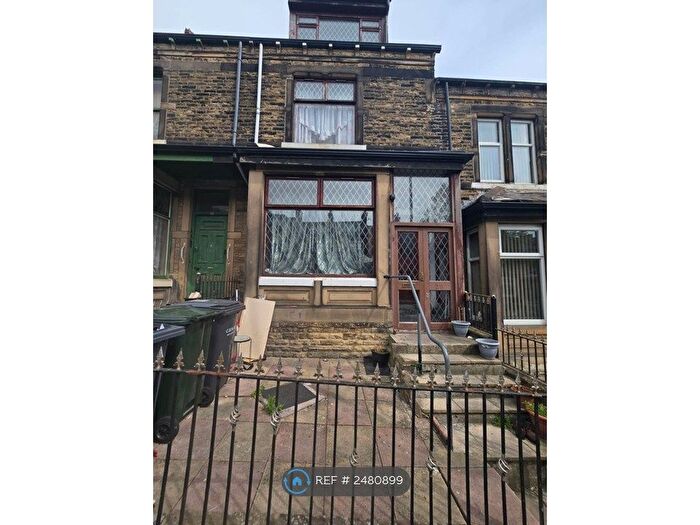 4 Bedroom Terraced House To Rent In Duckworth Grove, Bradford, BD9