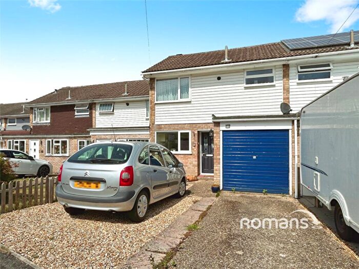 3 Bedroom Terraced House For Sale In Hilltop View, Yateley, Hampshire, GU46