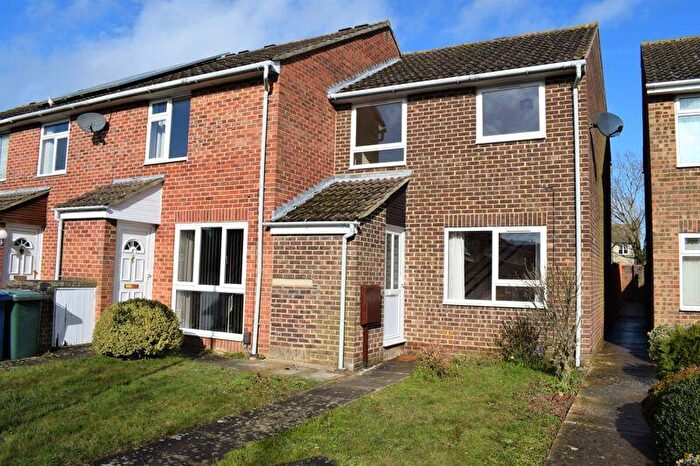3 Bedroom End Of Terrace House To Rent In Barn Close, Kidlington, OX5