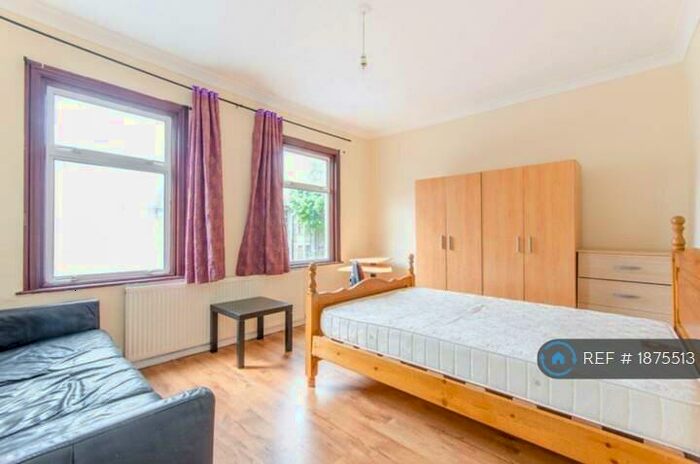 4 Bedroom Semi-Detached House To Rent In Calderon Road, London, E11