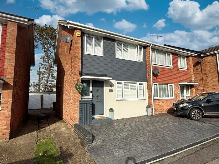 3 Bedroom Semi-Detached House For Sale In Northlands Close, Stanford-Le-Hope, Essex, SS17