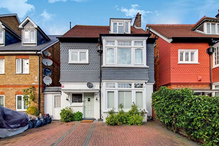 6 Bedroom Property To Rent In Craignish Avenue, Norbury, London, SW16