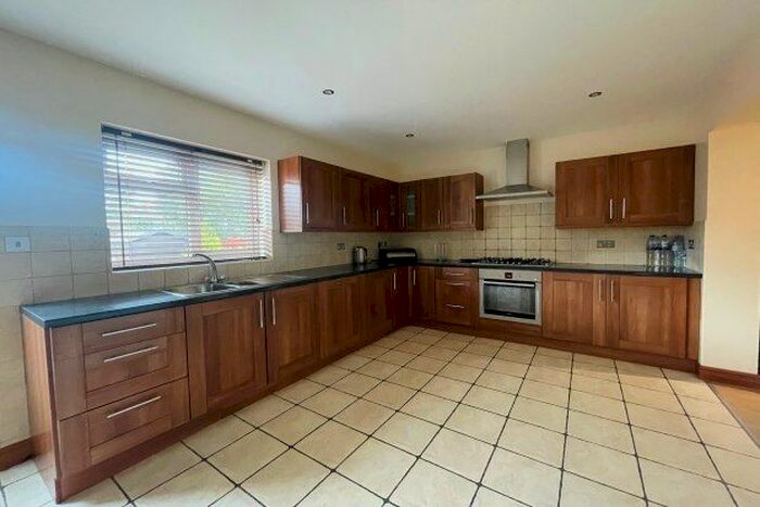 3 Bedroom Property To Rent In Dunbar Avenue, London, SW16