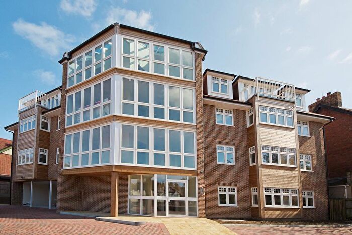 2 Bedroom Flat To Rent In Park Avenue, Dover, CT16