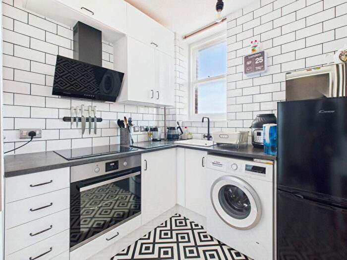 1 Bedroom Flat For Sale In Jason Court, Heene Terrace, Worthing, BN11
