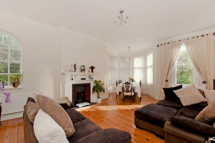 2 Bedroom Flat To Rent In St Marys Avenue, Finchley Central, N3