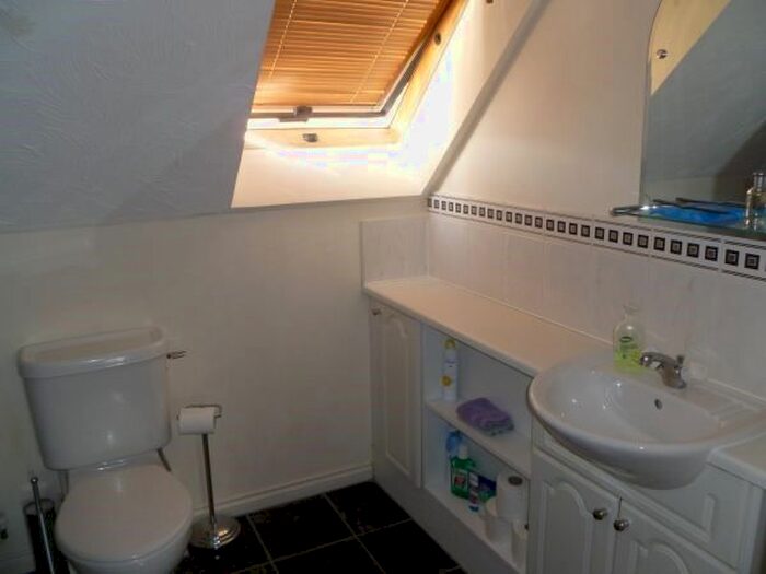 3 Bedroom Town House To Rent In Hurworth Avenue, Langley, SL3