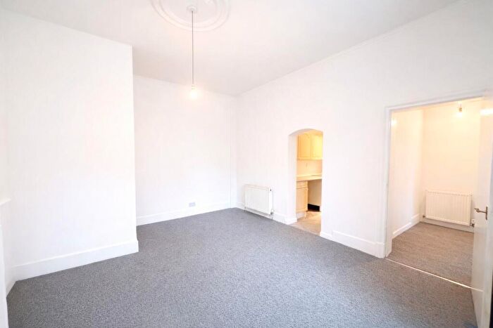 1 Bedroom Flat To Rent In Flat B, Clifton Drive, FY8