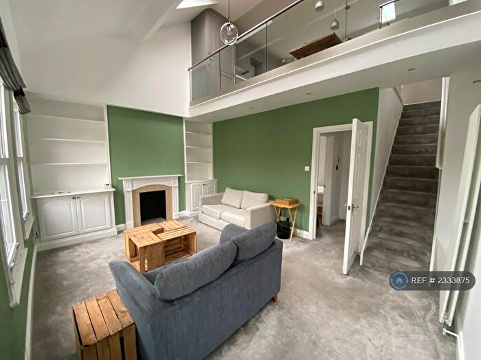 2 Bedroom Flat To Rent In Battersea, London, SW11