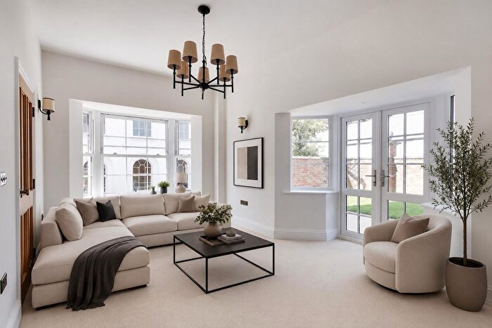 3 Bedroom End Terrace House For Sale In Mellinges Close, West Malling, ME19