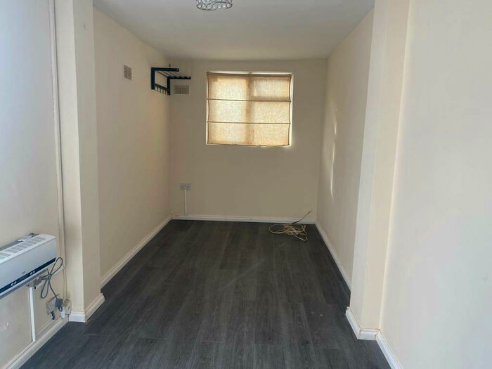 Studio To Rent In Dunspring Lane, Ilford, IG5