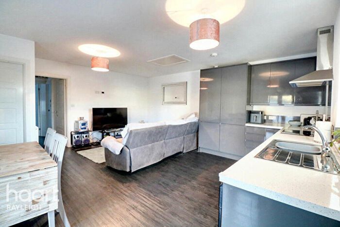 2 Bedroom Bungalow For Sale In Rawreth Lane, Wickford, SS11