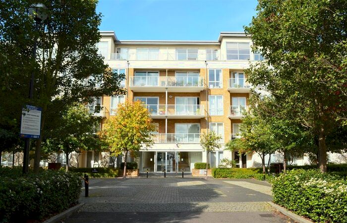 3 Bedroom Flat To Rent In Melliss Avenue, Kew, Richmond, TW9