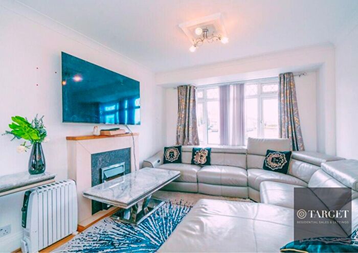 3 Bedroom End Of Terrace House To Rent In Perivale Gardens, Watford, WD25
