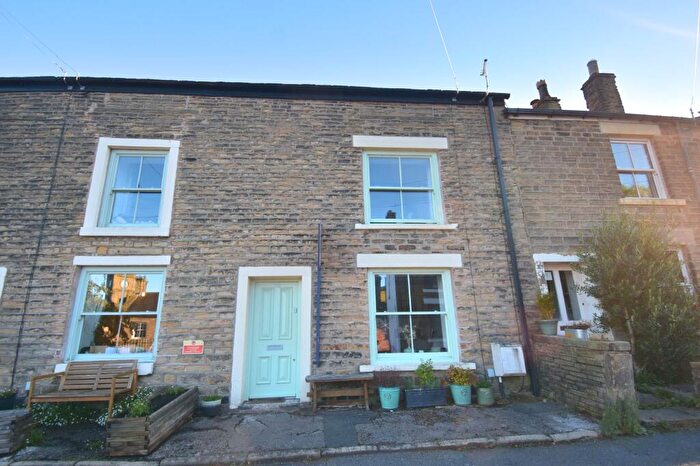 3 Bedroom Terraced House For Sale In Kinder Road, Hayfield, SK22