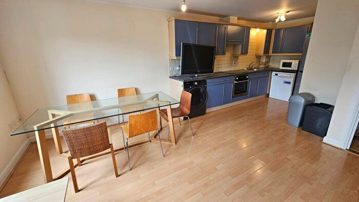 2 Bedroom Flat To Rent In Macleod Street, London, SE17