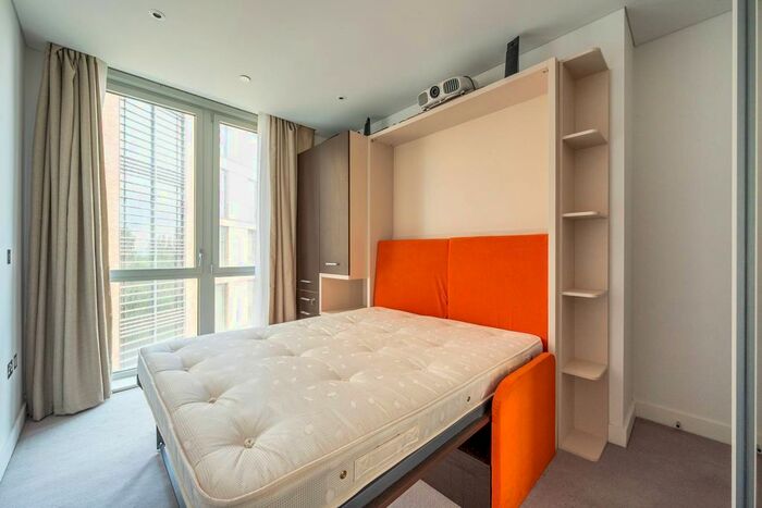 1 Bedroom Flat To Rent In Plaza Gardens, East Putney, London, SW15