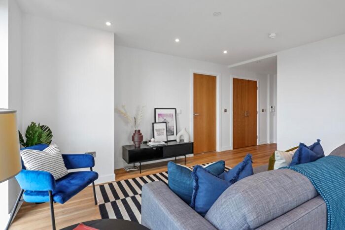 2 Bedroom Flat To Rent In Castle Park View, Castle Street Bristol, BS2