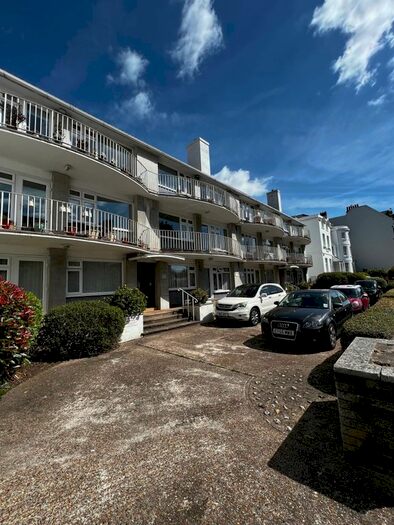 2 Bedroom Flat To Rent In South Street, Eastbourne, BN21