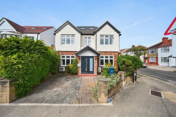 4 Bedroom Detached House For Sale In Formby Avenue, Stanmore, HA7