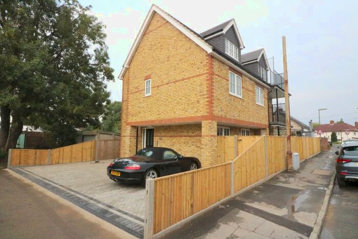 2 Bedroom Flat To Rent In Glebe Road, Egham, Surrey, TW20