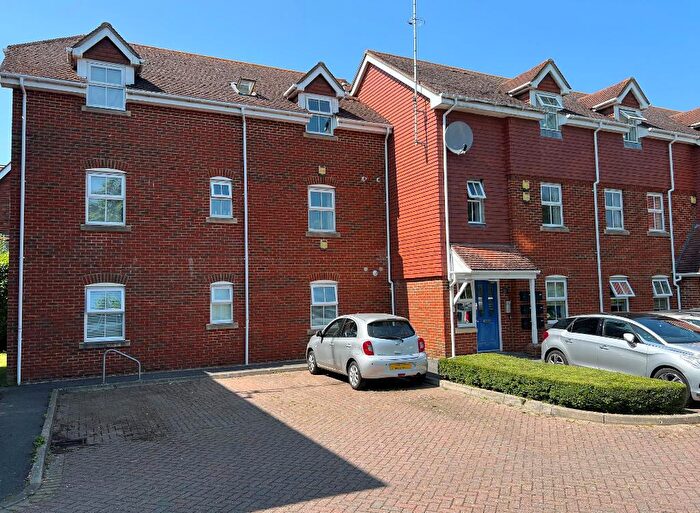 2 Bedroom Flat To Rent In Swallowmead, College Hill, Steyning, West Sussex, BN44