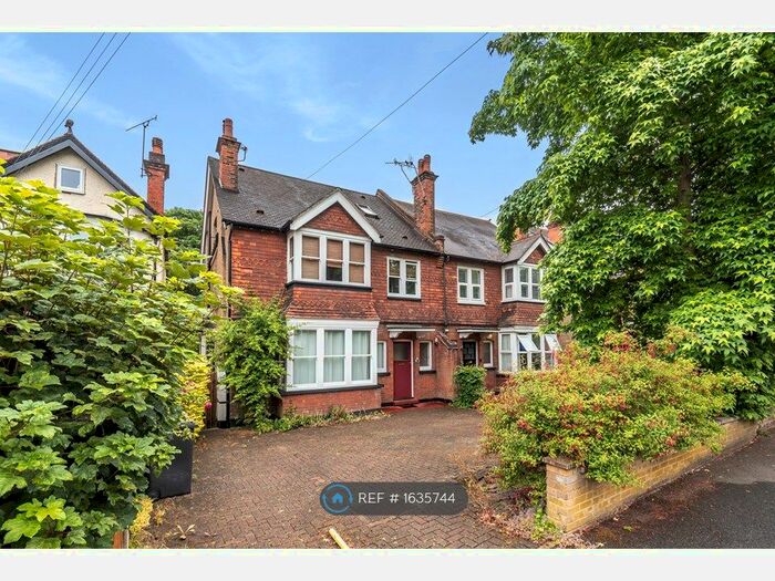 Studio To Rent In Dale Road, London, CR8