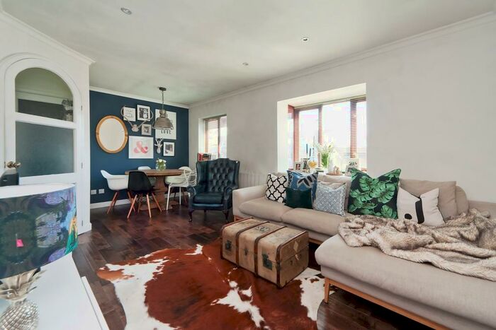 2 Bedroom Apartment To Rent In Thicket Grove, Anerley, London, SE20