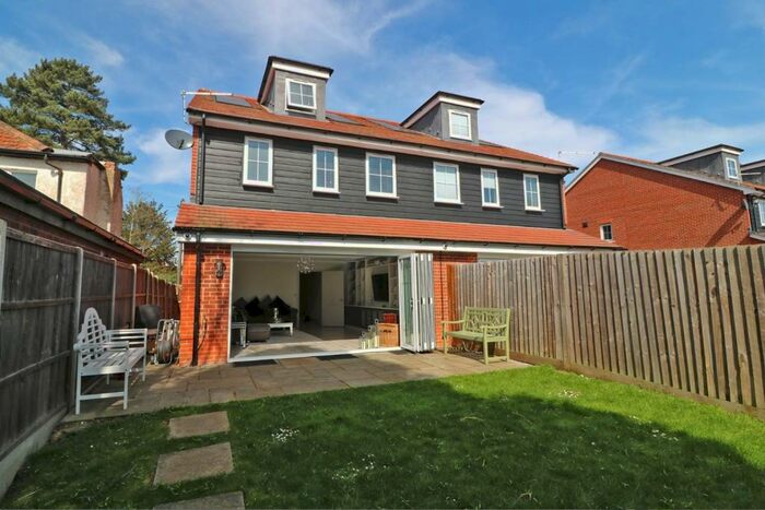 4 Bedroom Semi-Detached House To Rent In Lawton House, London Road, Binfield, Bracknell, RG42