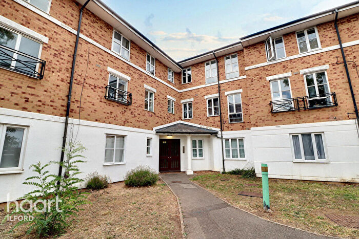 1 Bedroom Apartment For Sale In Forsythia Close, Ilford, IG1
