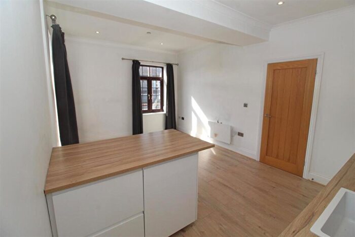 1 Bedroom Flat To Rent In Cornerswell Road, Penarth, CF64