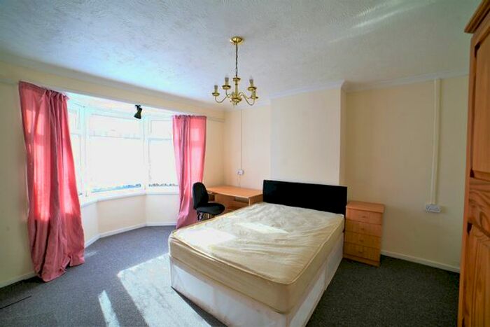 4 Bedroom Semi-Detached House To Rent In Eastlake Close, Bristol BS7