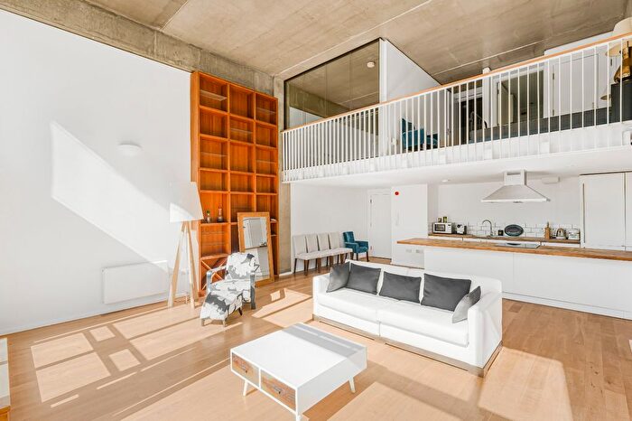 2 Bedroom Flat To Rent In Union Wharf, N1
